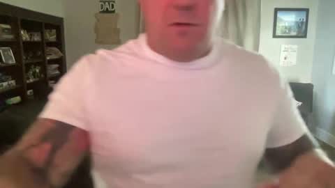 Snapshot of happilymarr1ed chatting on 10.14.25 DadBod online show from 10.14.25