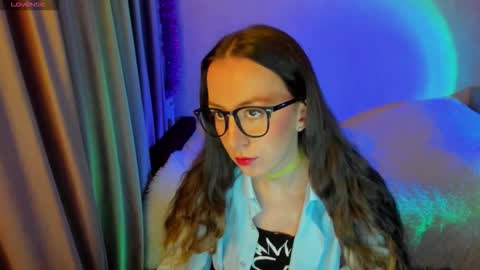 Snapshot of happystephanie chatting on 10.19.25 Stephanie online show from 10.19.25