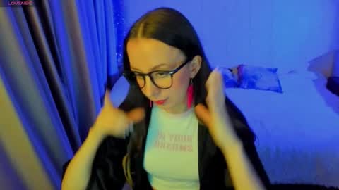 Snapshot of happystephanie chatting on 11.30.25 Stephanie online show from 11.30.25