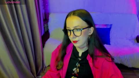 Snapshot of happystephanie chatting on 12.19.25 Stephanie online show from 12.19.25