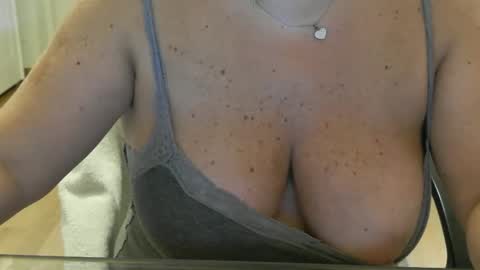 Snapshot of happyyuma chatting on 09.16.25 happyyuma online show from 09.16.25