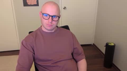 Snapshot of hardon911 chatting on 10.02.25 Stand Lee online show from 10.02.25