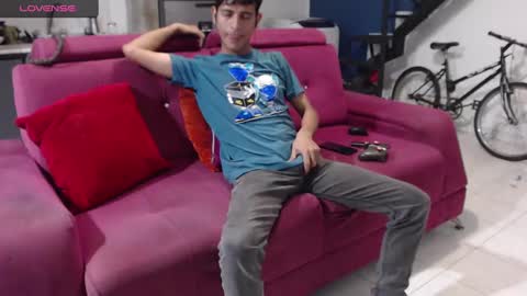 Snapshot of hardsexlove08 chatting on 12.21.24 Andres Dean online show from 12.21.24