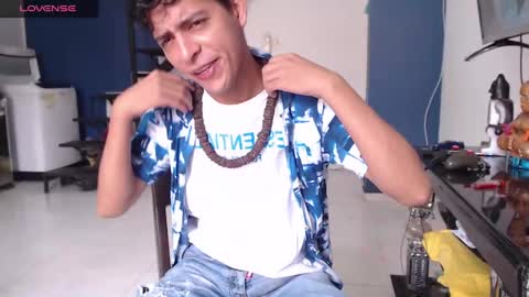 Snapshot of hardsexlove08 chatting on 12.30.24 Andres Dean online show from 12.30.24