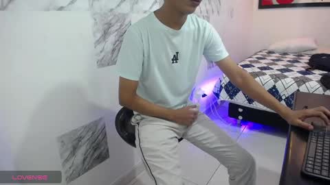 Snapshot of hardsexlove08 chatting on 01.05.25 Andres Dean online show from 01.05.25