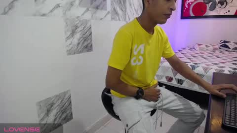 Snapshot of hardsexlove08 chatting on 01.21.25 Andres Dean online show from 01.21.25