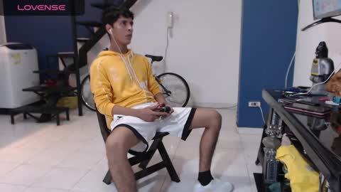 Snapshot of hardsexlove08 chatting on 02.14.25 Andres Dean online show from 02.14.25