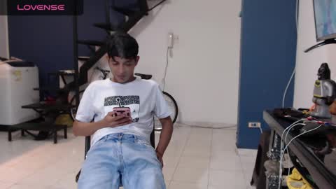 Snapshot of hardsexlove08 chatting on 02.25.25 Andres Dean online show from 02.25.25