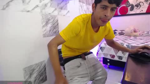 Snapshot of hardsexlove08 chatting on 02.28.25 Andres Dean online show from 02.28.25