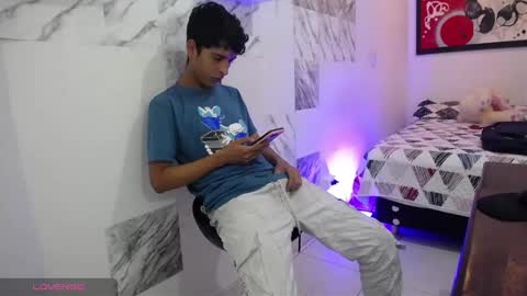 Snapshot of hardsexlove08 chatting on 03.01.25 Andres Dean online show from 03.01.25