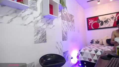 Snapshot of hardsexlove08 chatting on 03.07.25 Andres Dean online show from 03.07.25