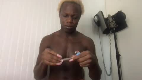 Snapshot of hardylamour chatting on 12.14.25 Hardy Lamour online show from 12.14.25