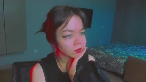 Snapshot of haribo_asmr chatting on 01.14.25 Miss Hari online show from 01.14.25