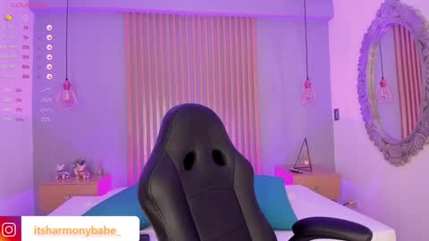 Snapshot of harmonybabe_ chatting on 01.05.25 Harmony online show from 01.05.25
