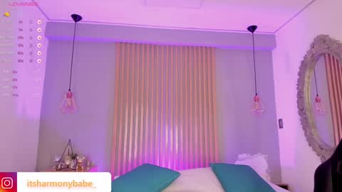 Snapshot of harmonybabe_ chatting on 01.10.25 Harmony online show from 01.10.25