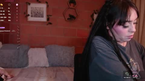Snapshot of harmonyy01 chatting on 06.10.26 Harmony Please help me to reach 100 thumbs up online show from 06.10.26