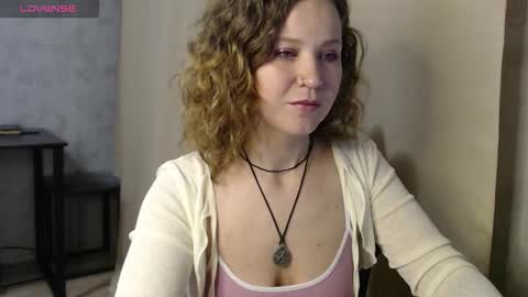 Snapshot of harpersweety chatting on 10.06.25 Harper online show from 10.06.25