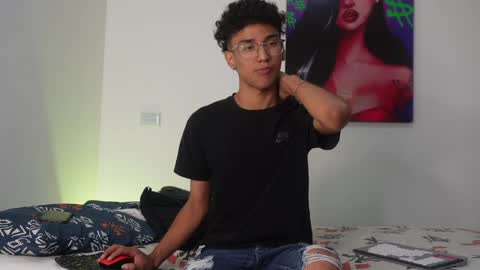 Snapshot of harrytwink18 chatting on 12.20.24 HARRY online show from 12.20.24