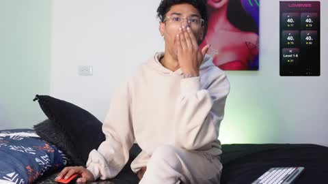 Snapshot of harrytwink18 chatting on 01.10.25 HARRY online show from 01.10.25