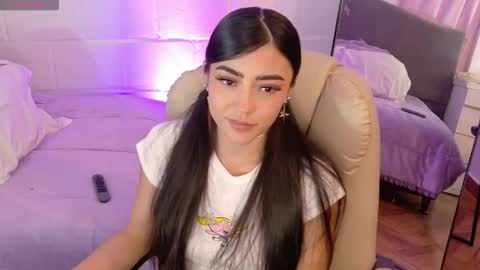 Snapshot of hazel_lynn_ross_ chatting on 11.20.25 HAZEL LYNN ROSS online show from 11.20.25