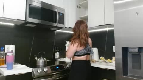 Snapshot of hazel_skye chatting on 10.27.25 Hazel online show from 10.27.25