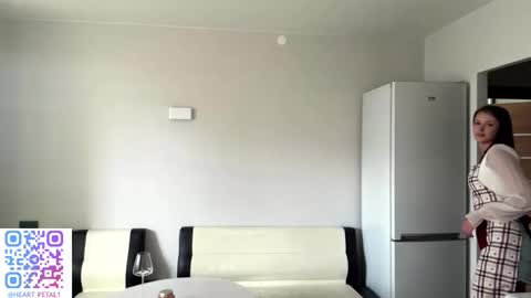 Mona online show from 11.04.25