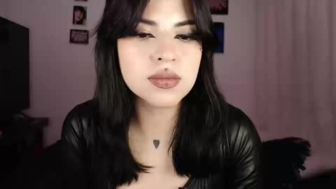 Snapshot of heatherdemonzx_ chatting on 09.12.25 HEATHER DEMONZX Please help me to reach 100 thumbs up online show from 09.12.25