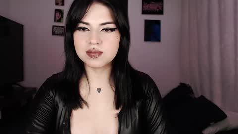Snapshot of heatherdemonzx_ chatting on 09.16.25 HEATHER DEMONZX Please help me to reach 100 thumbs up online show from 09.16.25