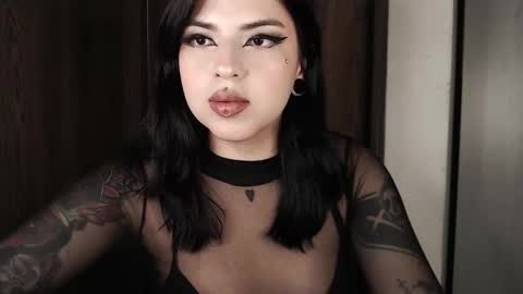 Snapshot of heatherdemonzx_ chatting on 10.02.25 HEATHER DEMONZX Please help me to reach 100 thumbs up online show from 10.02.25