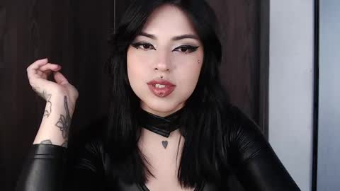 Snapshot of heatherdemonzx_ chatting on 10.03.25 HEATHER DEMONZX Please help me to reach 100 thumbs up online show from 10.03.25