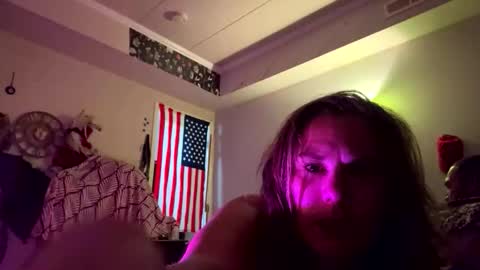 Snapshot of heatskii chatting on 11.11.25 heatskii online show from 11.11.25