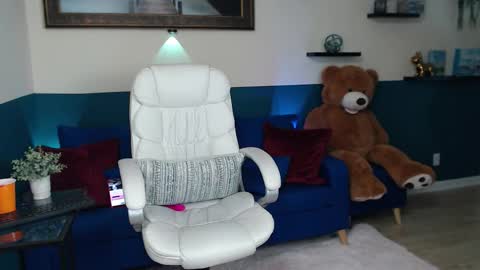 Snapshot of hebelongs2her chatting on 10.20.25 hebelongs2her online show from 10.20.25