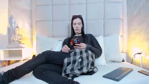 Keira Hecate online show from 10.19.25