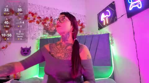 Snapshot of hecate_queen chatting on 10.27.25 Hecate Queen online show from 10.27.25