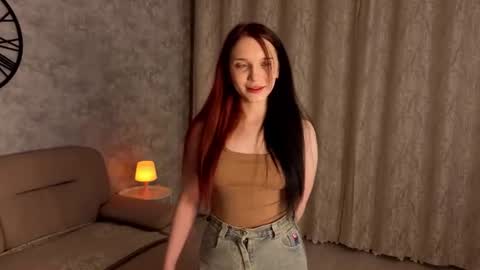 Snapshot of hedwigphommatheth chatting on 06.19.26 Mila online show from 06.19.26