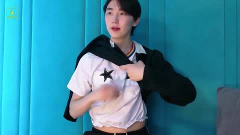 Snapshot of heejinwang chatting on 09.22.25 HEEJIN online show from 09.22.25