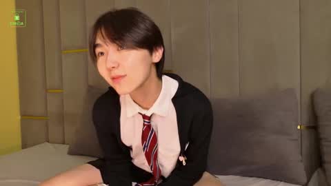 Snapshot of heejinwang chatting on 09.30.25 HEEJIN online show from 09.30.25