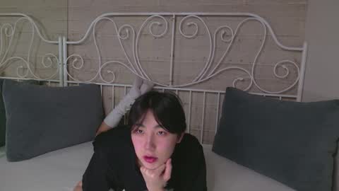 HEEJIN online show from 10.17.25