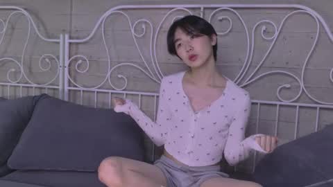 HEEJIN online show from 10.23.25