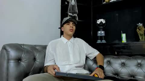 heellboy_ online show from 11.27.25