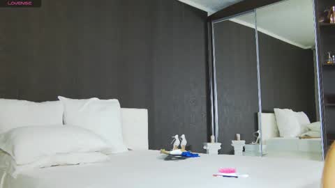 Helen online show from 10.22.25