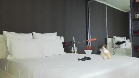 Helen online show from 11.17.25