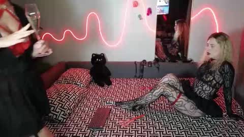 Snapshot of heidiluceous chatting on 02.14.25 Heidi brunette Foxy red head and Carrie blondie online show from 02.14.25