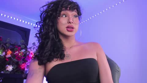 Heka Prudence online show from 12.21.24