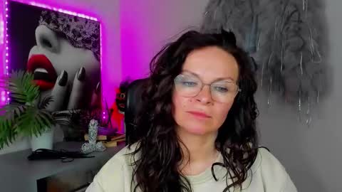 Helen online show from 04.15.26