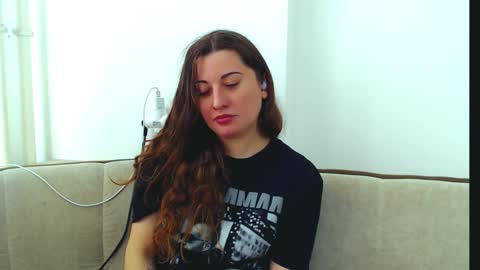 helen_adams_ online show from 12.04.24