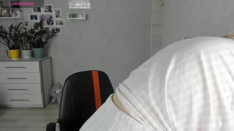 Helen sven online show from 09.15.25