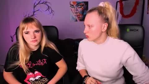 Snapshot of helen_shineee chatting on 12.18.25 helen_shineee online show from 12.18.25