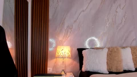 Helena Santos  online show from 01.15.26