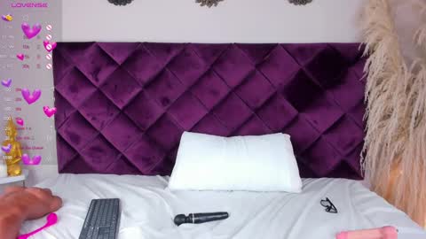 H E L E N A  online show from 02.21.25